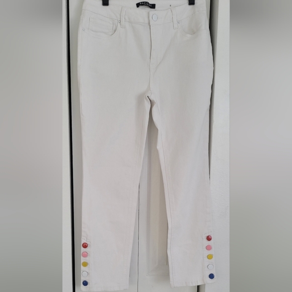 Baccini Denim - Baccini White Ankle Cropped Jeans with Fun colorful buttons Size 6